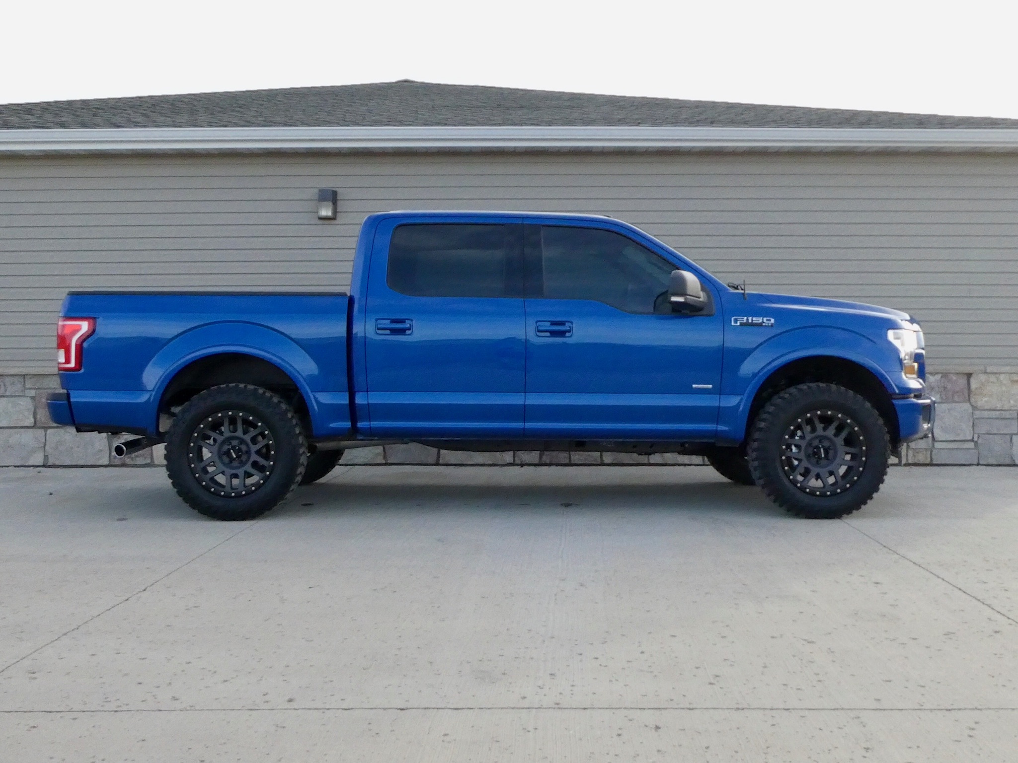 Lightning Blue!! - Damn that's one gorgeous color - Show yours please. -  Ford F150 Forum - Community of Ford Truck Fans