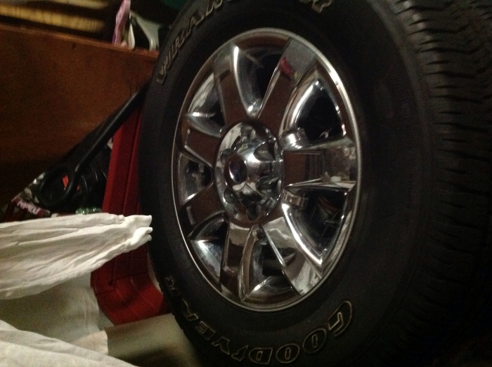 ford chrome lug nuts