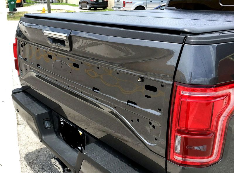 Raptors without Tailgate 'FORD' appliqué - Ford F150 Forum - Community